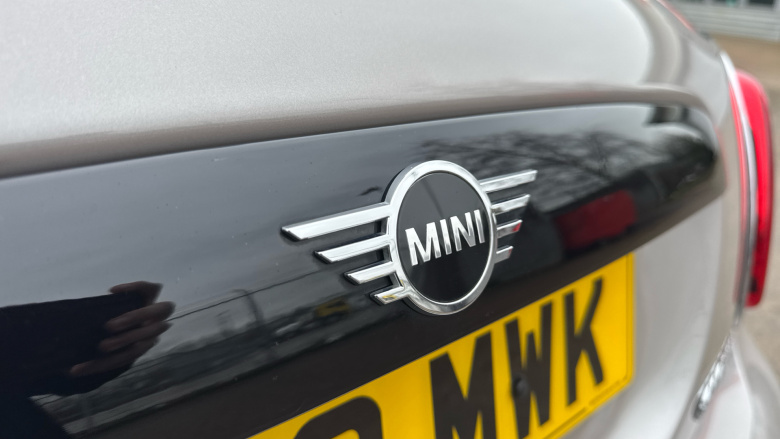 MINI Hatchback 1.5 Cooper Classic Premium Plus 5dr Auto Petrol Hatchback